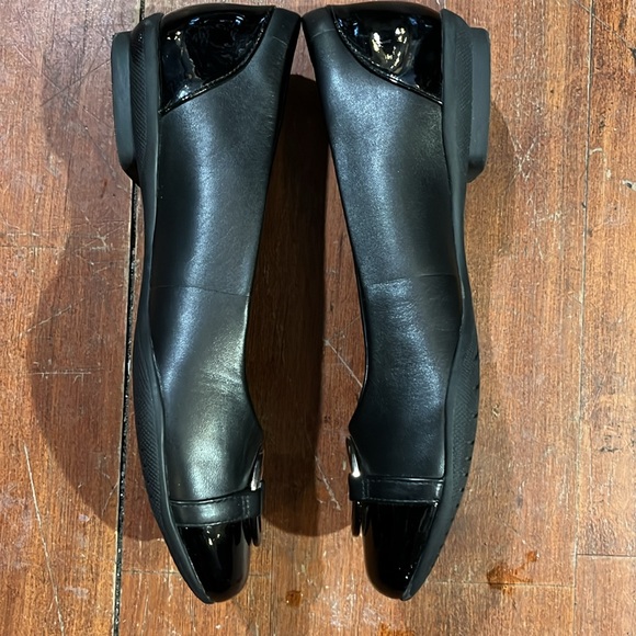 🌻3/$15🌻 Clark’s shoes - Picture 2 of 10